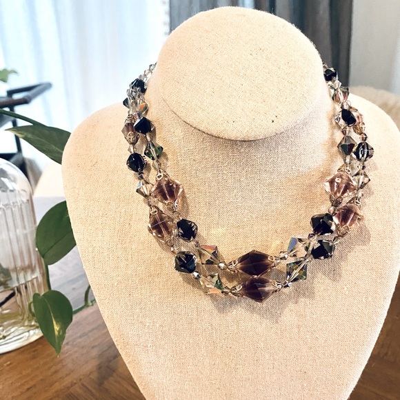 Vintage double strand crystal beaded necklace in shades of purple. - Picture 1 of 5